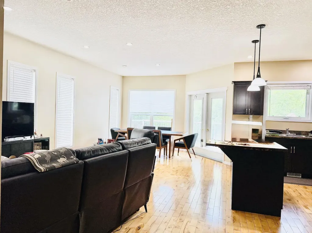 42 A Red Deer Avenue Drumheller AB T0J2E0