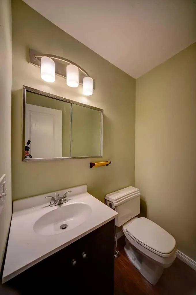 380 Bermuda Drive NW Calgary AB T3K 2B2