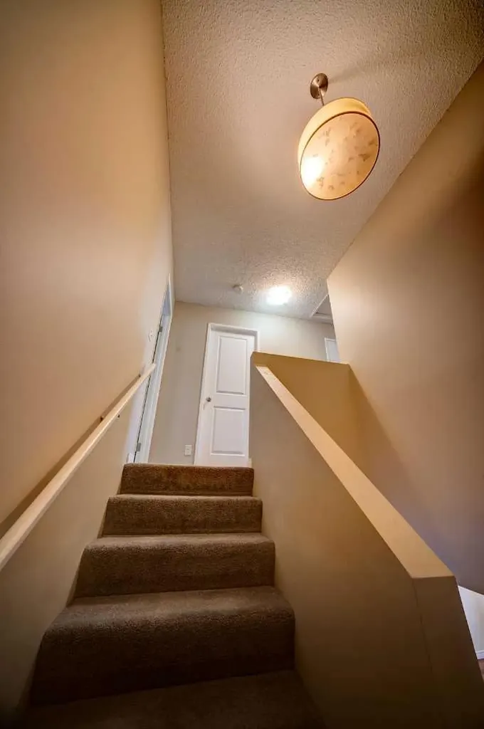 380 Bermuda Drive NW Calgary AB T3K 2B2