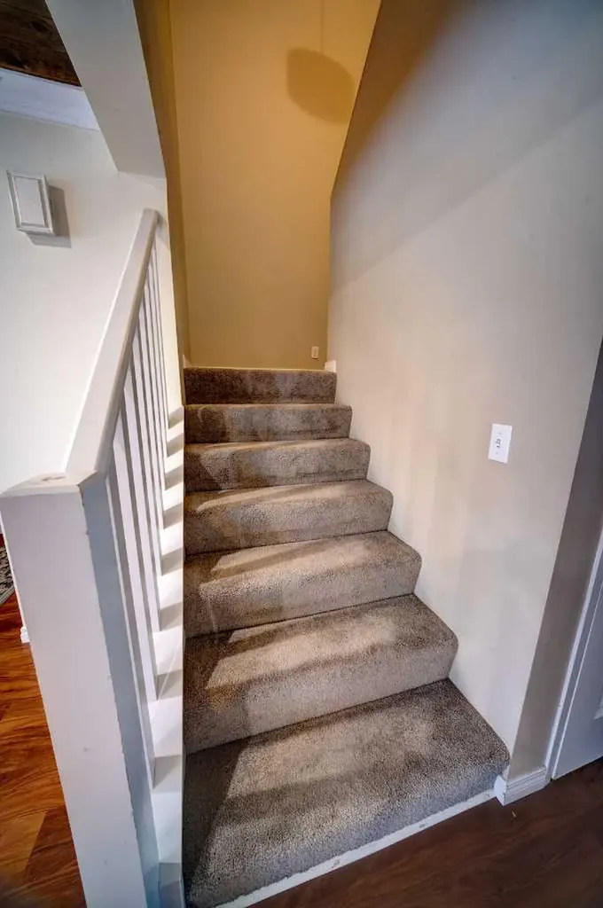 380 Bermuda Drive NW Calgary AB T3K 2B2