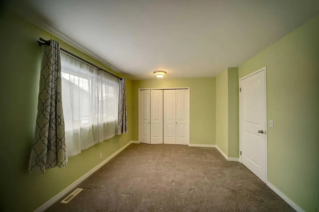 380 Bermuda Drive NW Calgary AB T3K 2B2