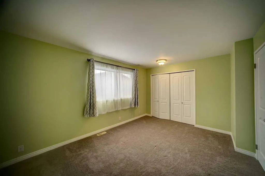 380 Bermuda Drive NW Calgary AB T3K 2B2