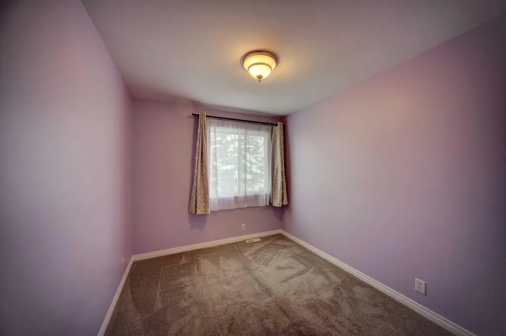 380 Bermuda Drive NW Calgary AB T3K 2B2