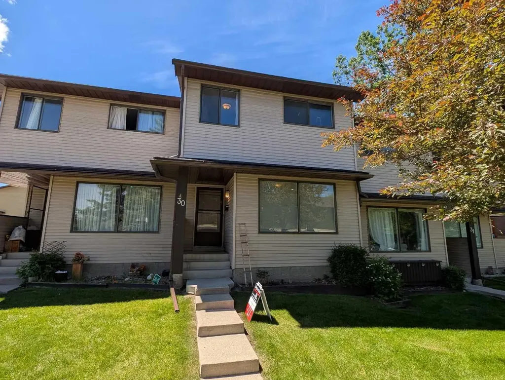 380 Bermuda Drive NW Calgary AB T3K 2B2