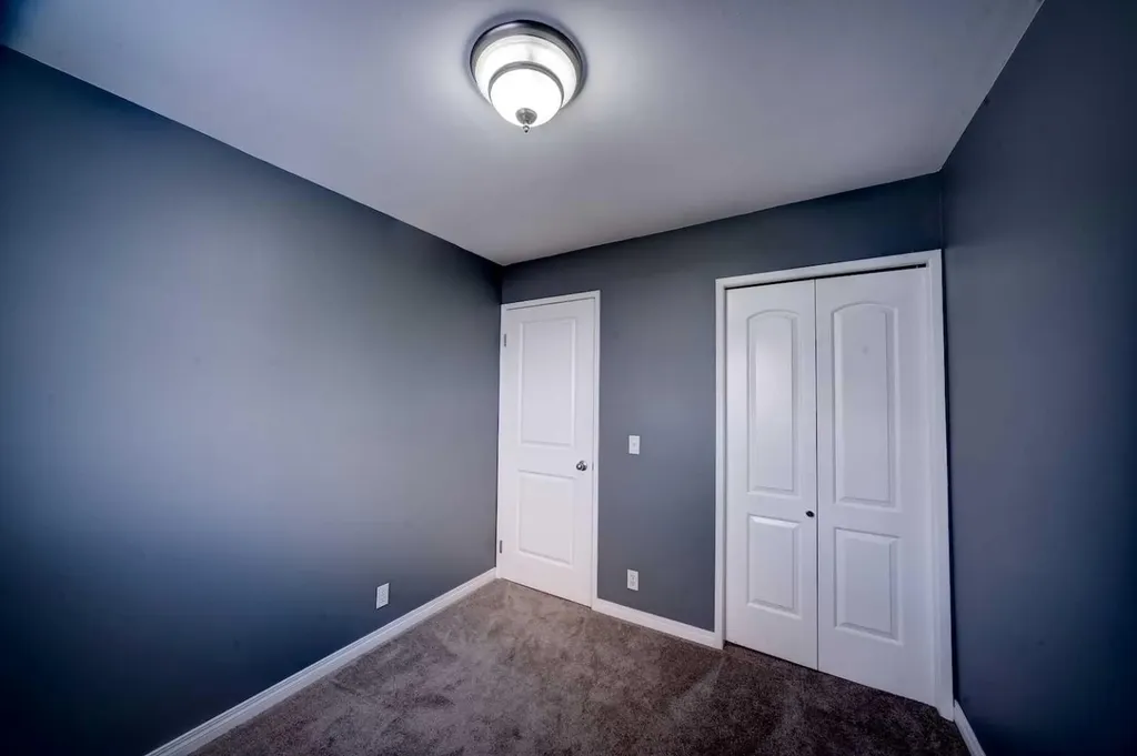 380 Bermuda Drive NW Calgary AB T3K 2B2
