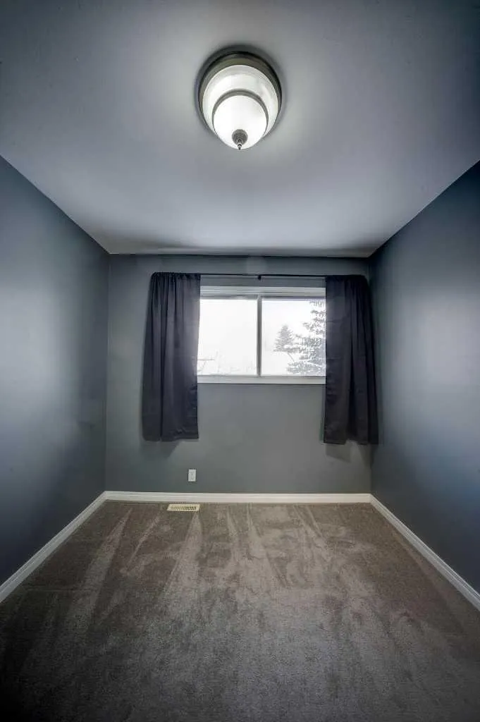 380 Bermuda Drive NW Calgary AB T3K 2B2