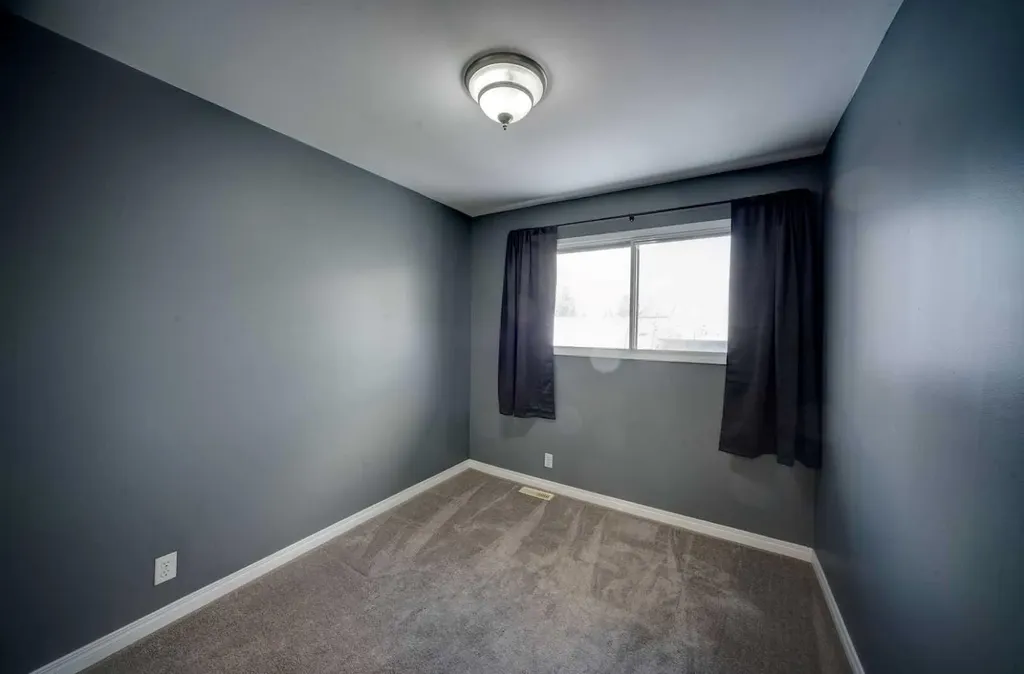 380 Bermuda Drive NW Calgary AB T3K 2B2