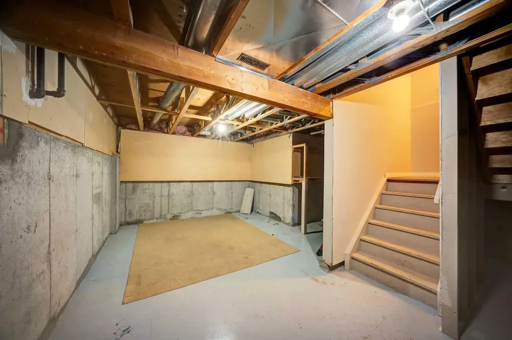 380 Bermuda Drive NW Calgary AB T3K 2B2