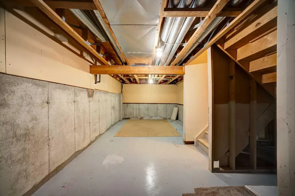 380 Bermuda Drive NW Calgary AB T3K 2B2