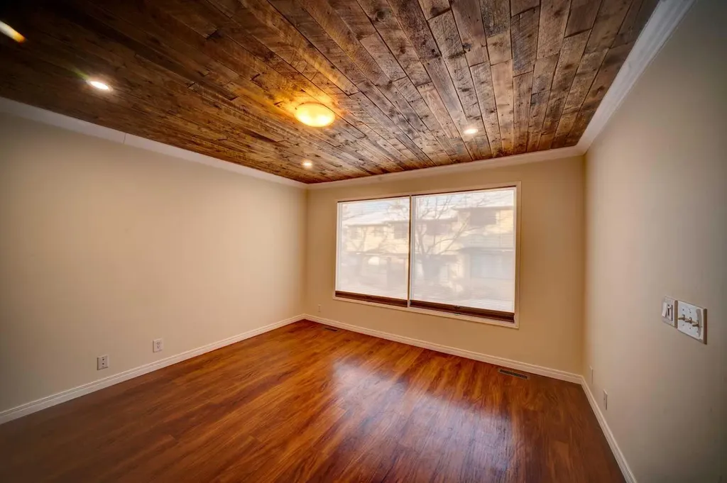 380 Bermuda Drive NW Calgary AB T3K 2B2