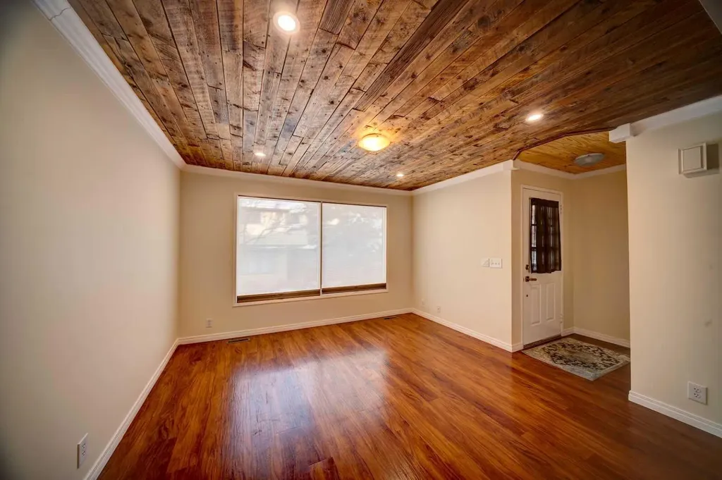 380 Bermuda Drive NW Calgary AB T3K 2B2