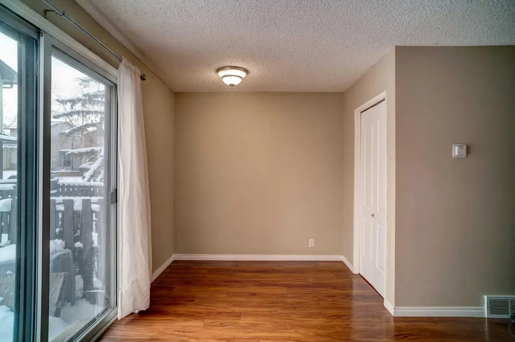 380 Bermuda Drive NW Calgary AB T3K 2B2
