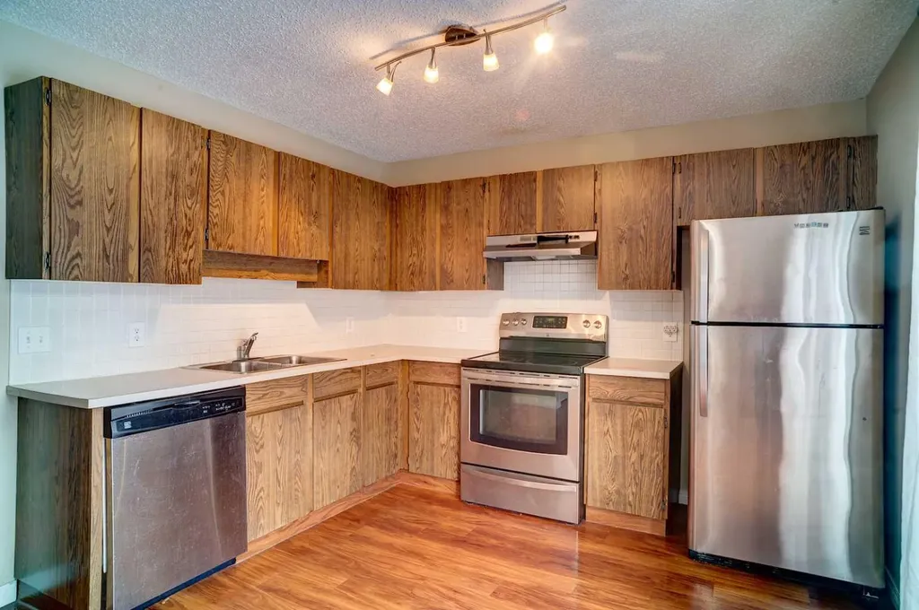 380 Bermuda Drive NW Calgary AB T3K 2B2