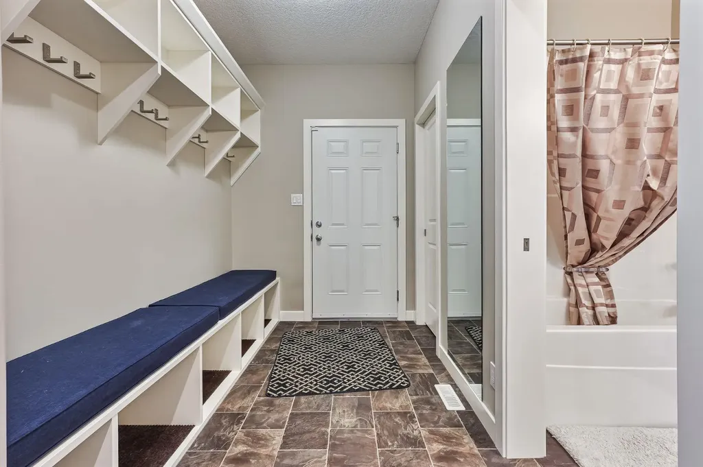 230 Couleesprings Grove S Lethbridge AB T1K 5P1