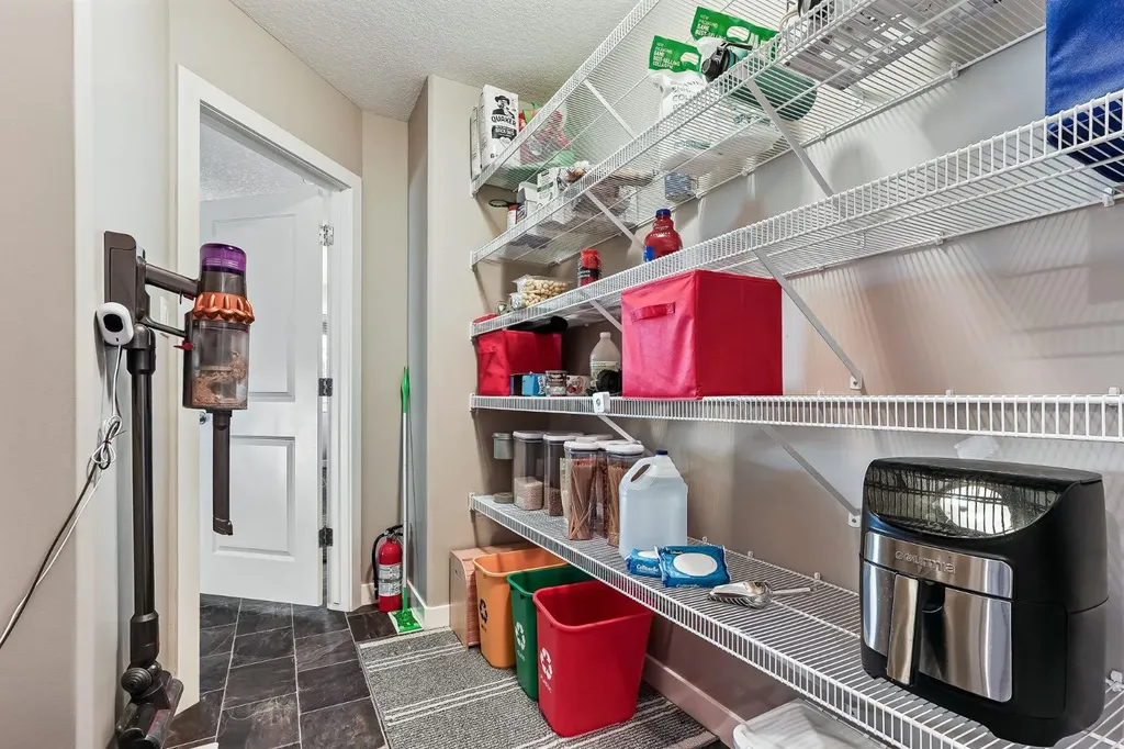 230 Couleesprings Grove S Lethbridge AB T1K 5P1
