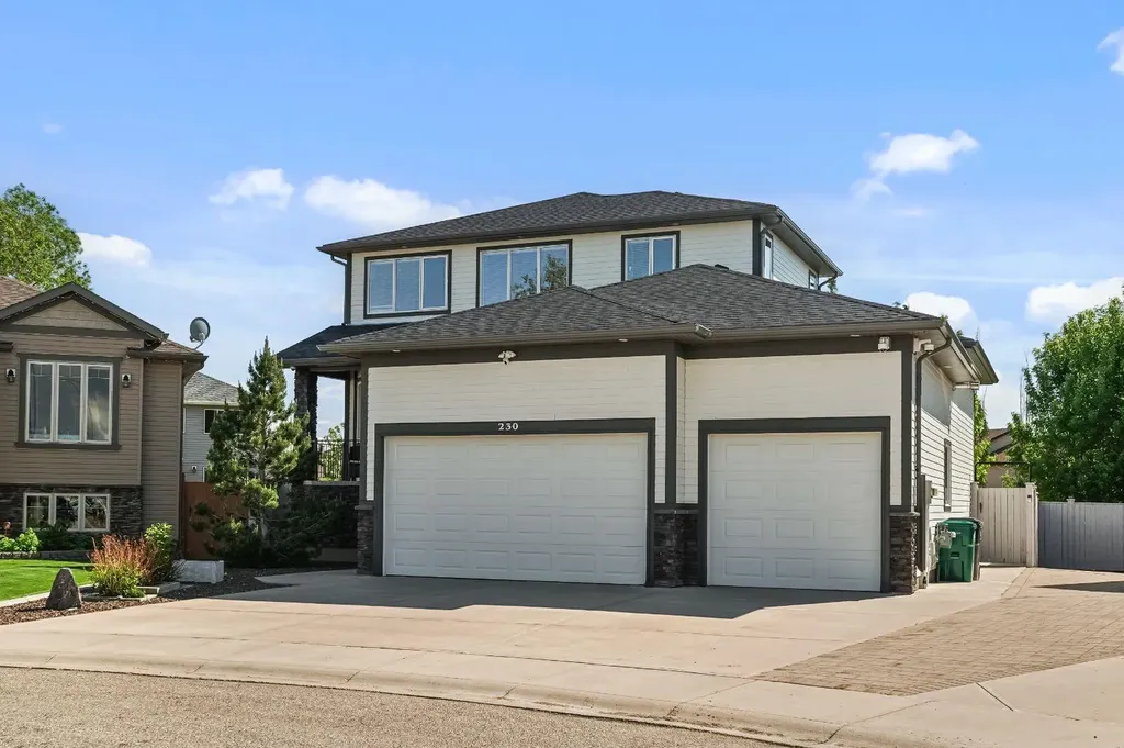 230 Couleesprings Grove S Lethbridge AB T1K 5P1