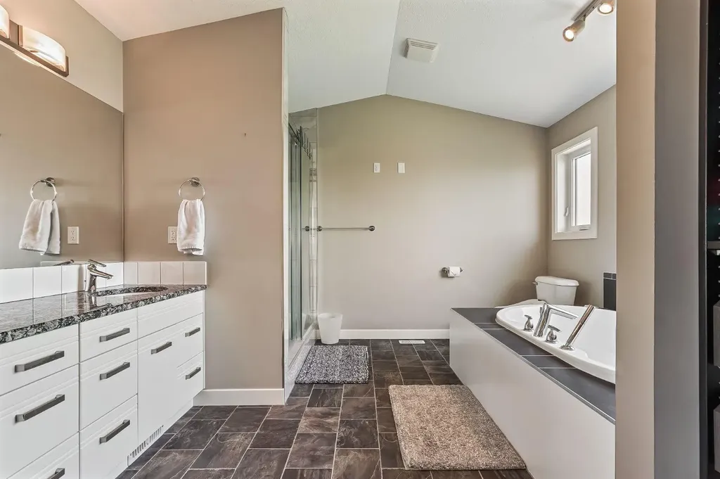 230 Couleesprings Grove S Lethbridge AB T1K 5P1