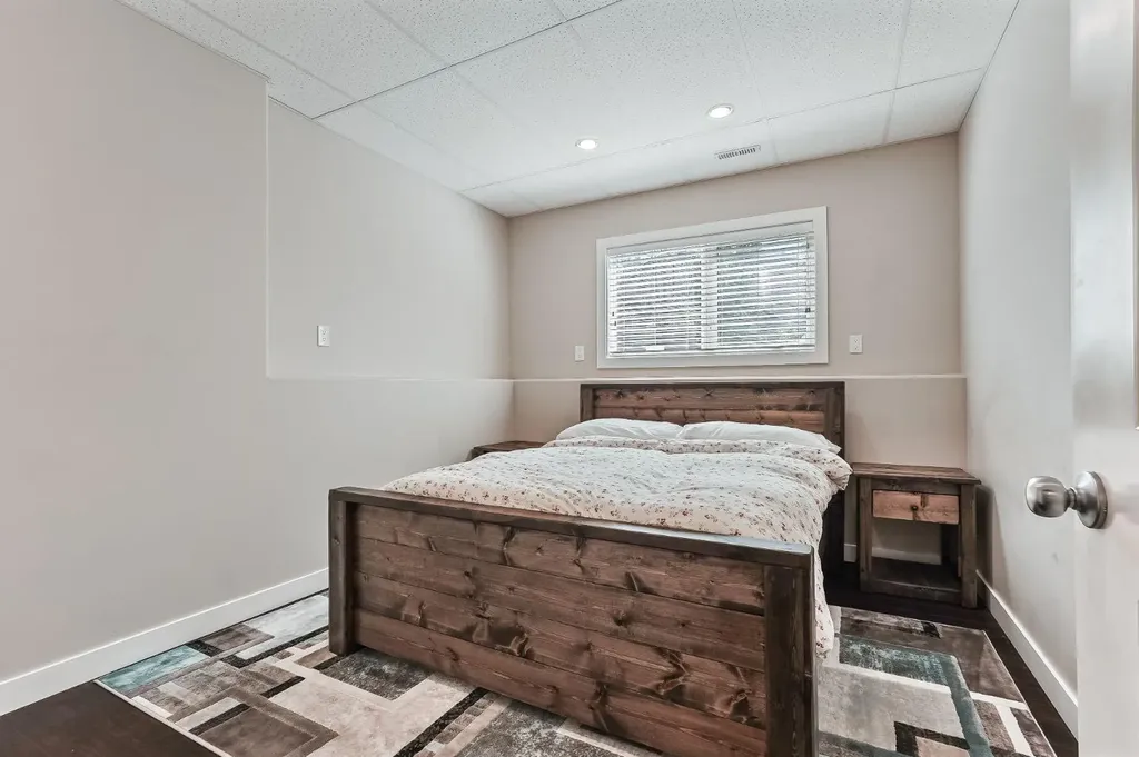 230 Couleesprings Grove S Lethbridge AB T1K 5P1