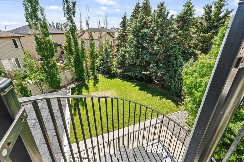 230 Couleesprings Grove S Lethbridge AB T1K 5P1