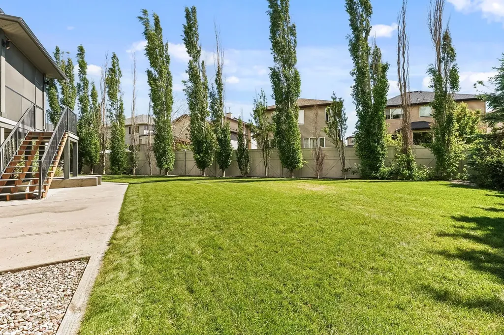 230 Couleesprings Grove S Lethbridge AB T1K 5P1