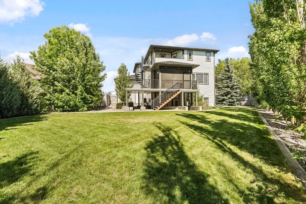 230 Couleesprings Grove S Lethbridge AB T1K 5P1