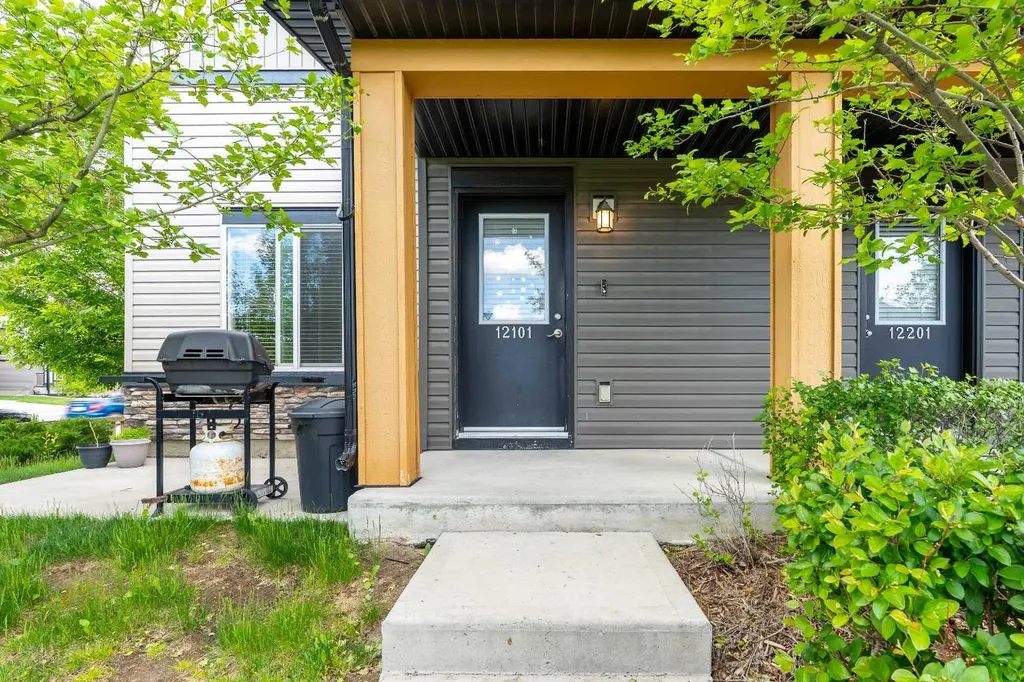 2781 Chinook Winds Drive SW Airdrie AB T4B 3S5