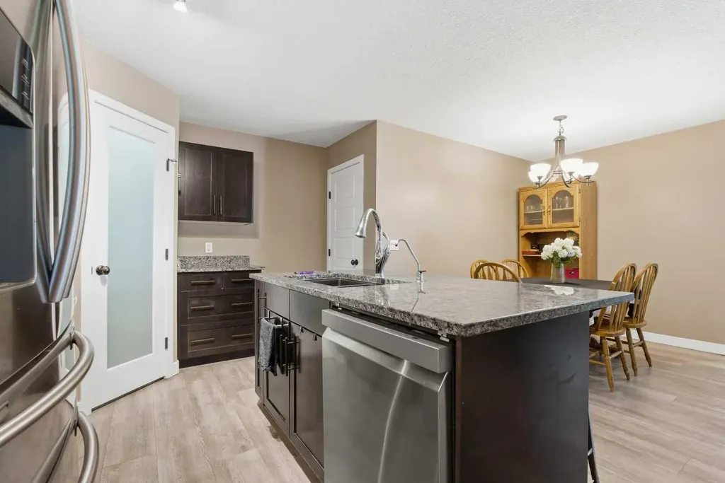 2781 Chinook Winds Drive SW Airdrie AB T4B 3S5