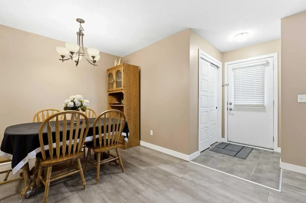 2781 Chinook Winds Drive SW Airdrie AB T4B 3S5