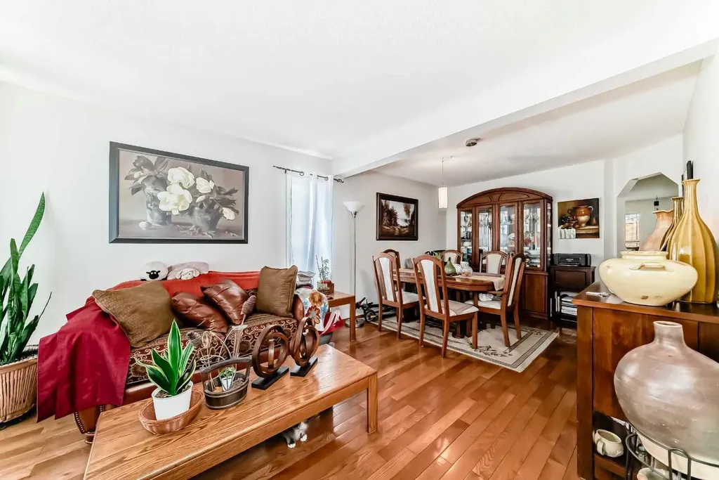 182 Somerglen Road SW Calgary AB T2Y 3V4