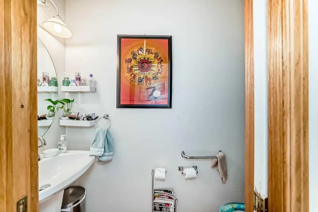 182 Somerglen Road SW Calgary AB T2Y 3V4