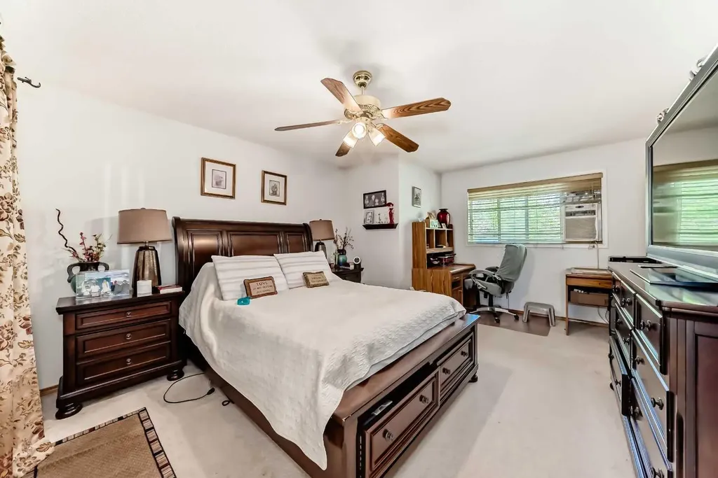 182 Somerglen Road SW Calgary AB T2Y 3V4