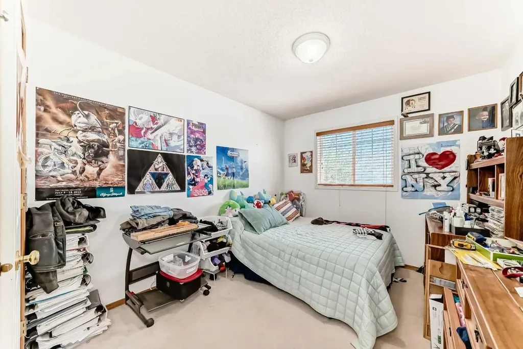 182 Somerglen Road SW Calgary AB T2Y 3V4