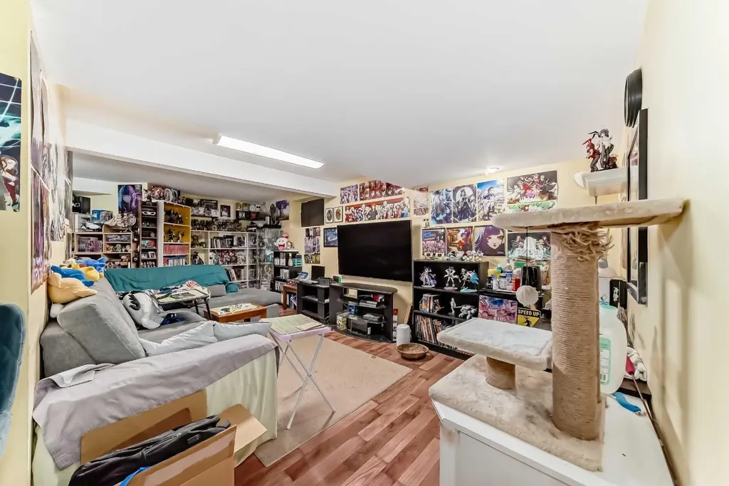 182 Somerglen Road SW Calgary AB T2Y 3V4