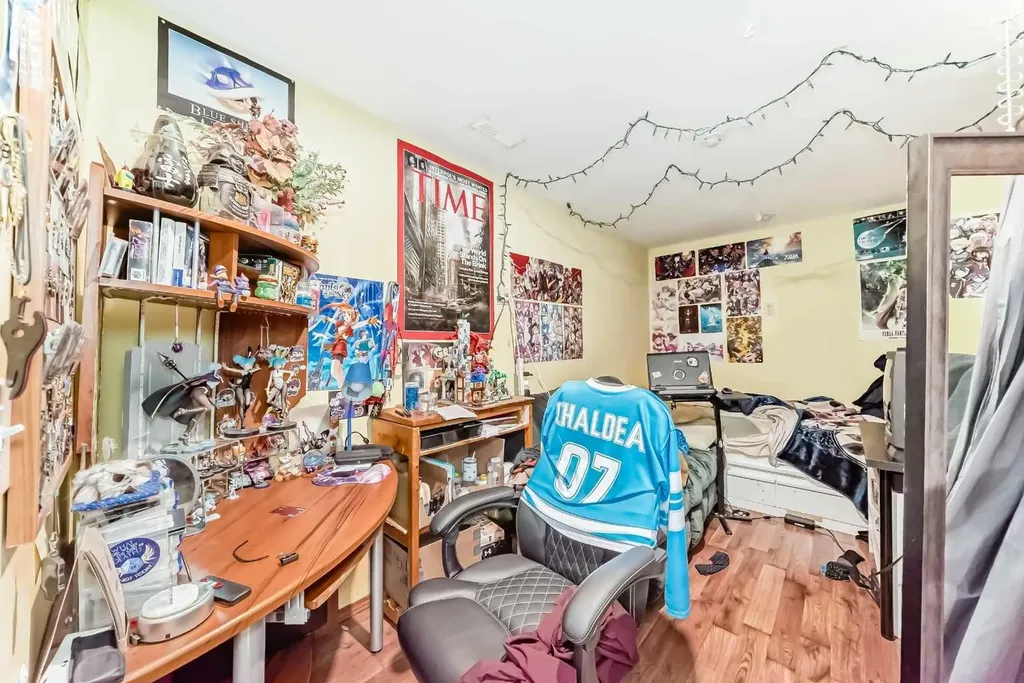 182 Somerglen Road SW Calgary AB T2Y 3V4