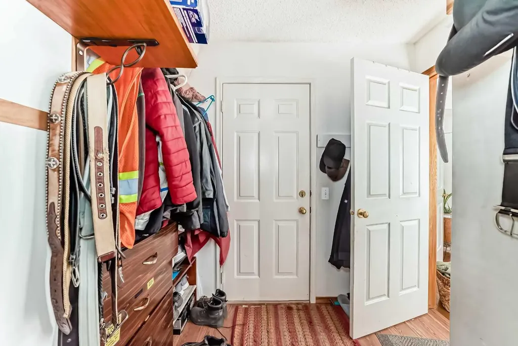 182 Somerglen Road SW Calgary AB T2Y 3V4