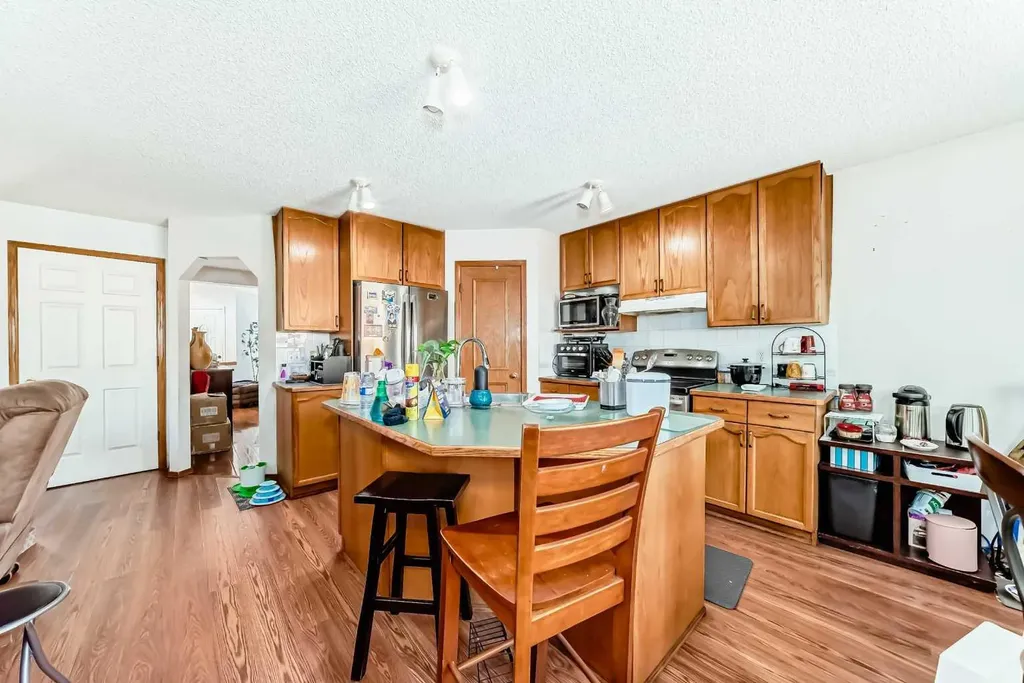 182 Somerglen Road SW Calgary AB T2Y 3V4