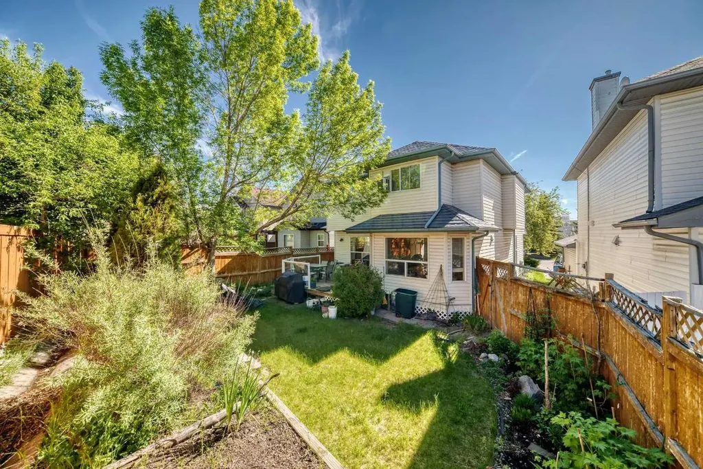 182 Somerglen Road SW Calgary AB T2Y 3V4