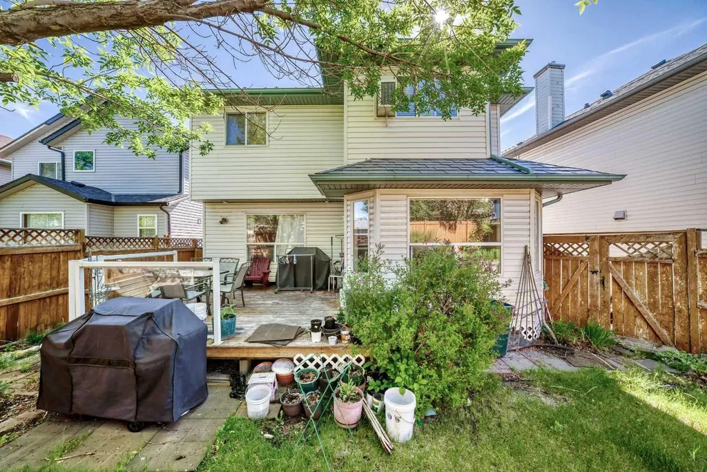 182 Somerglen Road SW Calgary AB T2Y 3V4