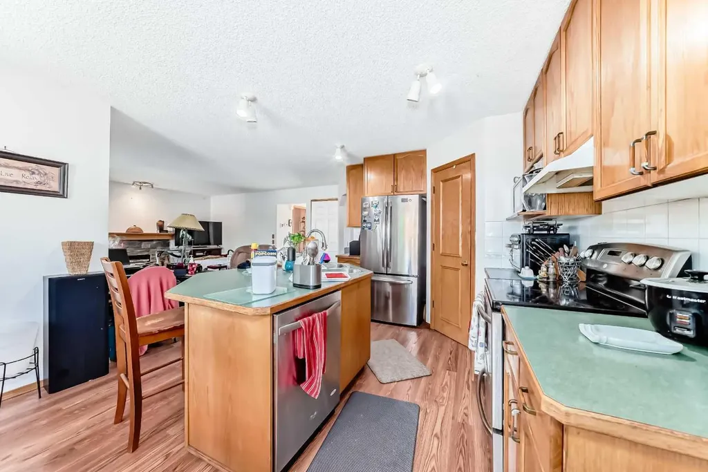 182 Somerglen Road SW Calgary AB T2Y 3V4