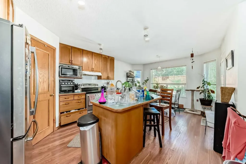 182 Somerglen Road SW Calgary AB T2Y 3V4