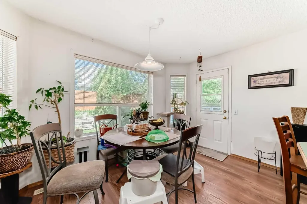 182 Somerglen Road SW Calgary AB T2Y 3V4