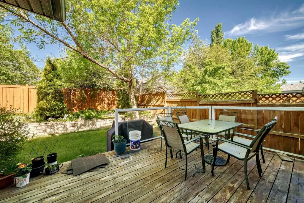 182 Somerglen Road SW Calgary AB T2Y 3V4