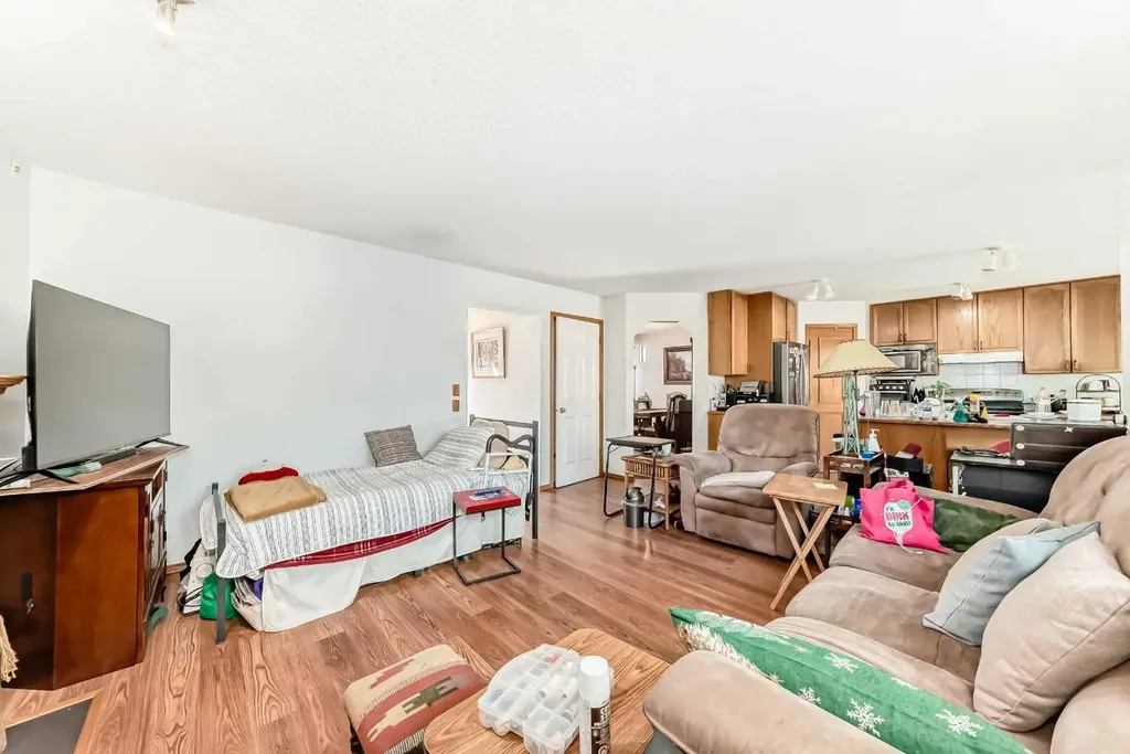 182 Somerglen Road SW Calgary AB T2Y 3V4