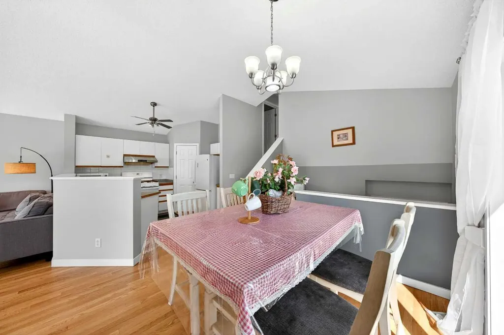 391 Country Hills Place NW Calgary AB T3K 4W6