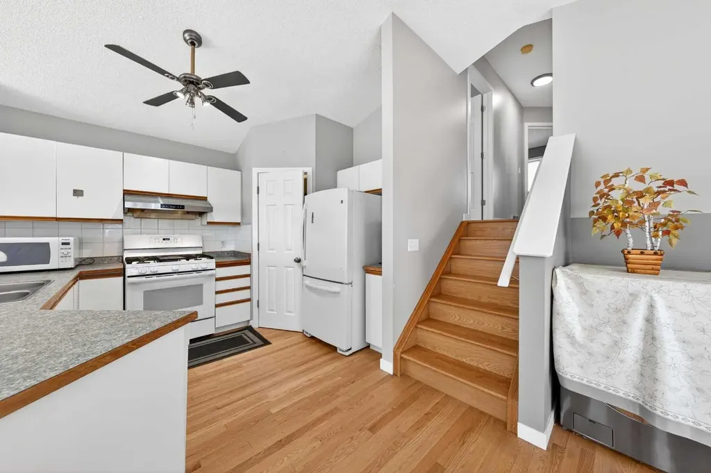 391 Country Hills Place NW Calgary AB T3K 4W6