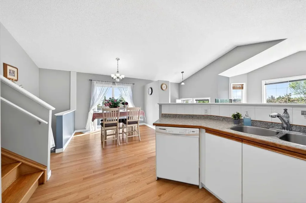 391 Country Hills Place NW Calgary AB T3K 4W6