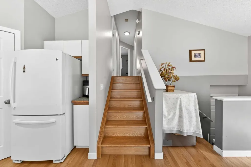 391 Country Hills Place NW Calgary AB T3K 4W6