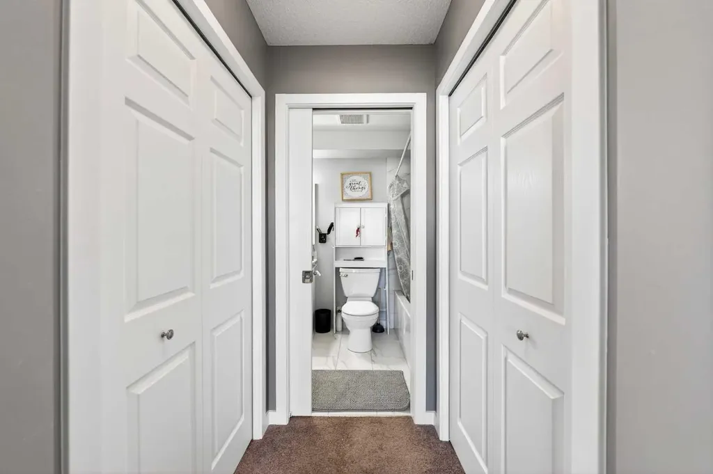 391 Country Hills Place NW Calgary AB T3K 4W6