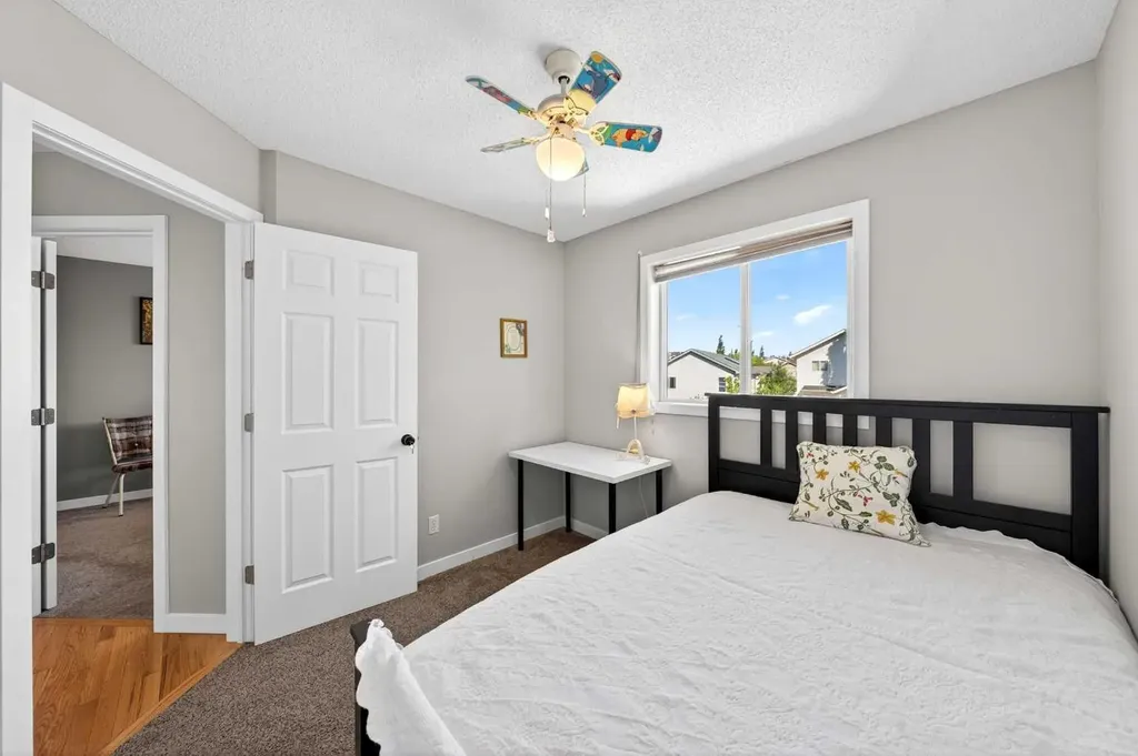391 Country Hills Place NW Calgary AB T3K 4W6