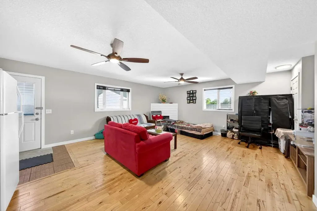 391 Country Hills Place NW Calgary AB T3K 4W6